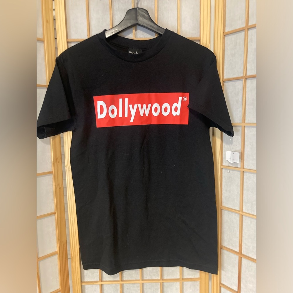 DOLLYWOOD t-shirt. Unisex size small. New with tags.